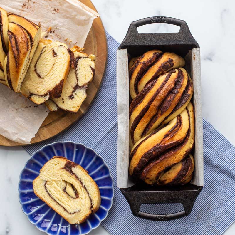 Lodge Heritage Seasoned Cast Iron Loaf Pan - Image 4