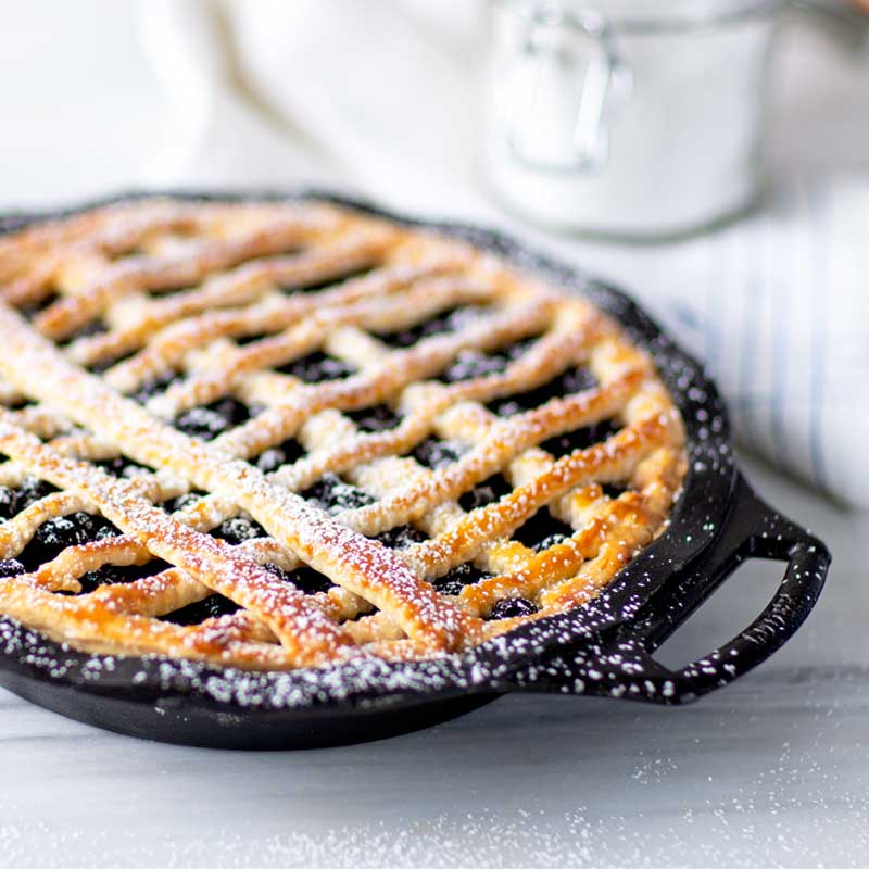 Lodge Heritage 9 Inch Seasoned Cast Iron Pie Pan - Image 4