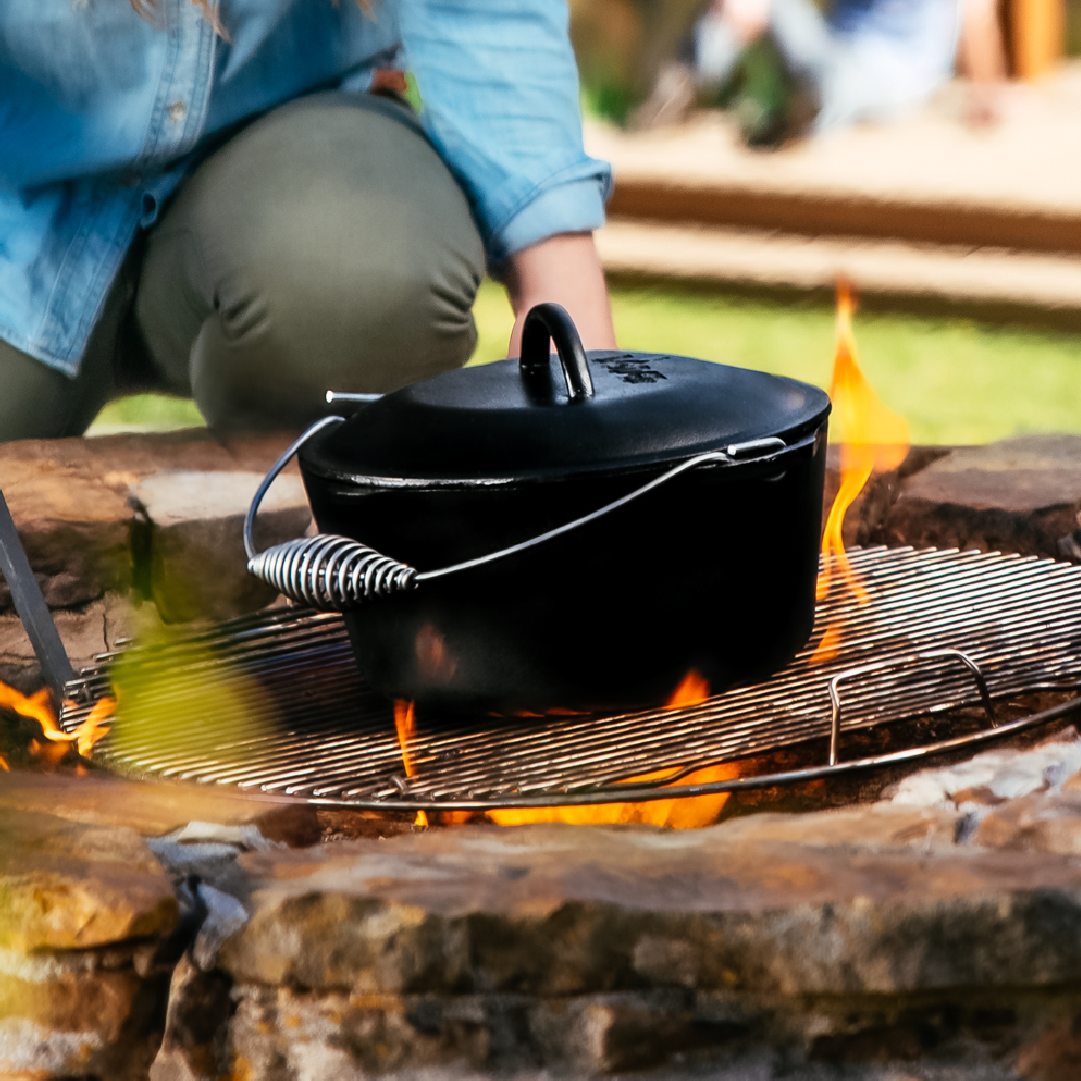Lodge Heritage Dutch Oven with Bail Handle - Image 5