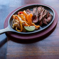 Alternative view of Lodge Heritage Fajita Set