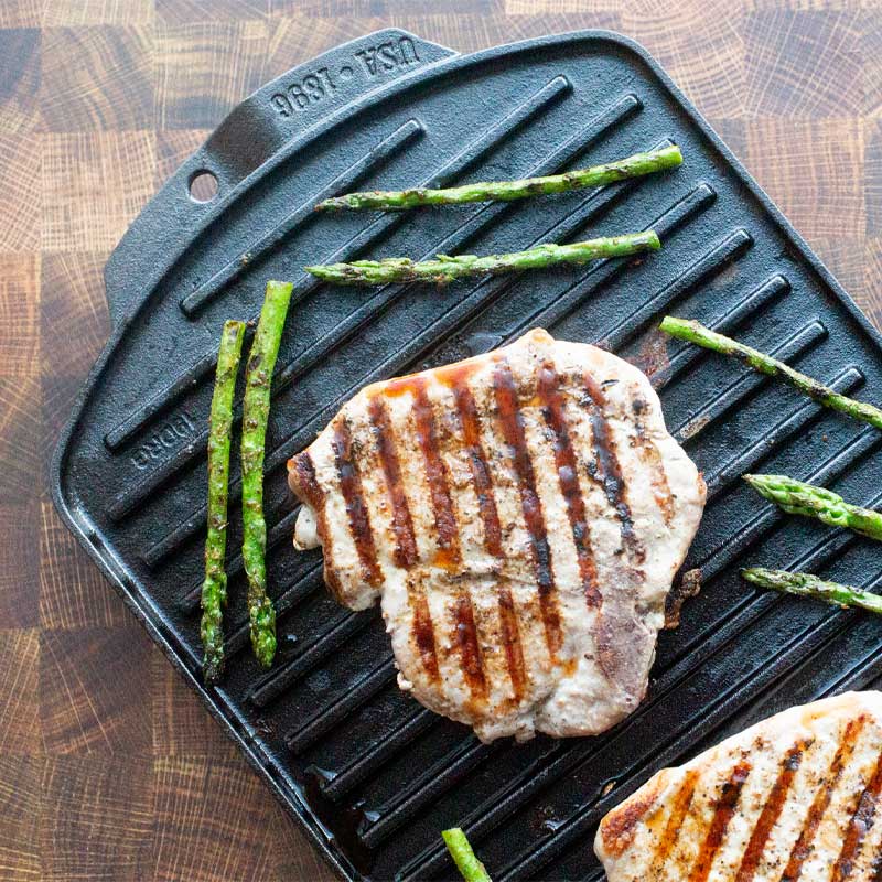 Lodge Heritage 19 x 9.5 Inch Seasoned Cast Iron Reversible Grill/Griddle - Image 3