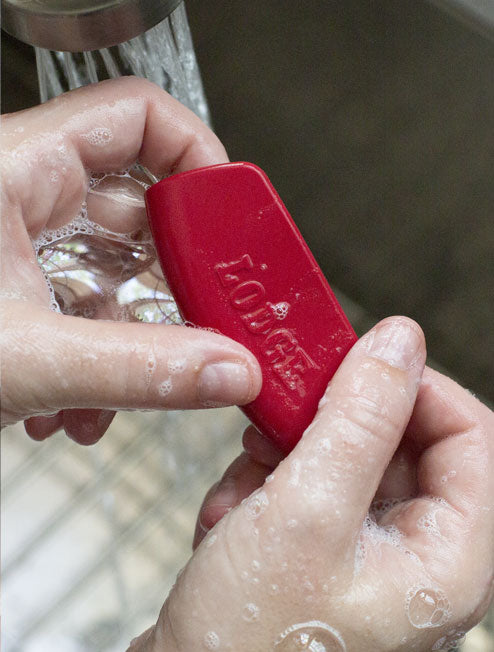 Lodge Heritage Silicone Bakeware Grips - Image 4