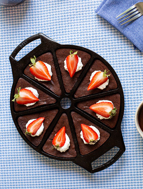 Lodge Heritage Seasoned Cast Iron Wedge Pan - Image 4