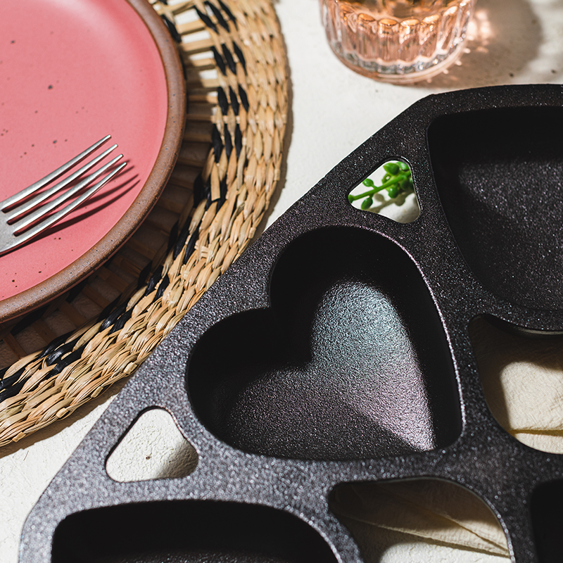 Lodge Heritage Seasoned Cast Iron Heart Mini Cake Pan - Image 3