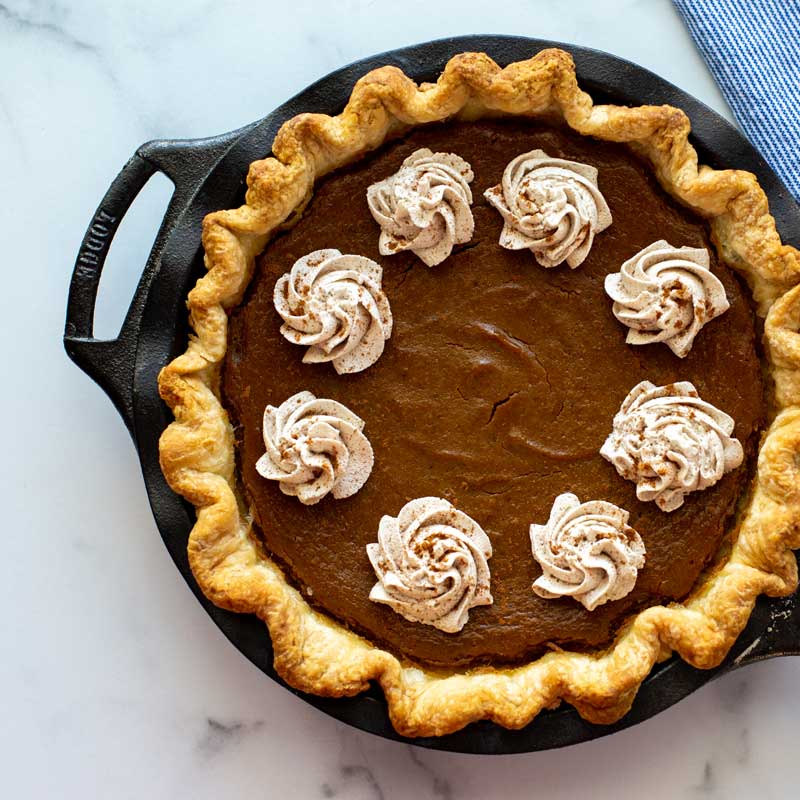 Lodge Heritage 9 Inch Seasoned Cast Iron Pie Pan - Image 5