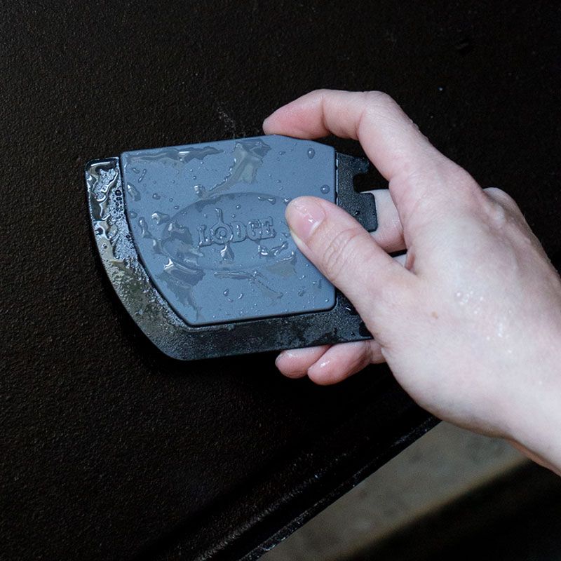 Lodge Heritage Deluxe Pan Scraper - Image 3
