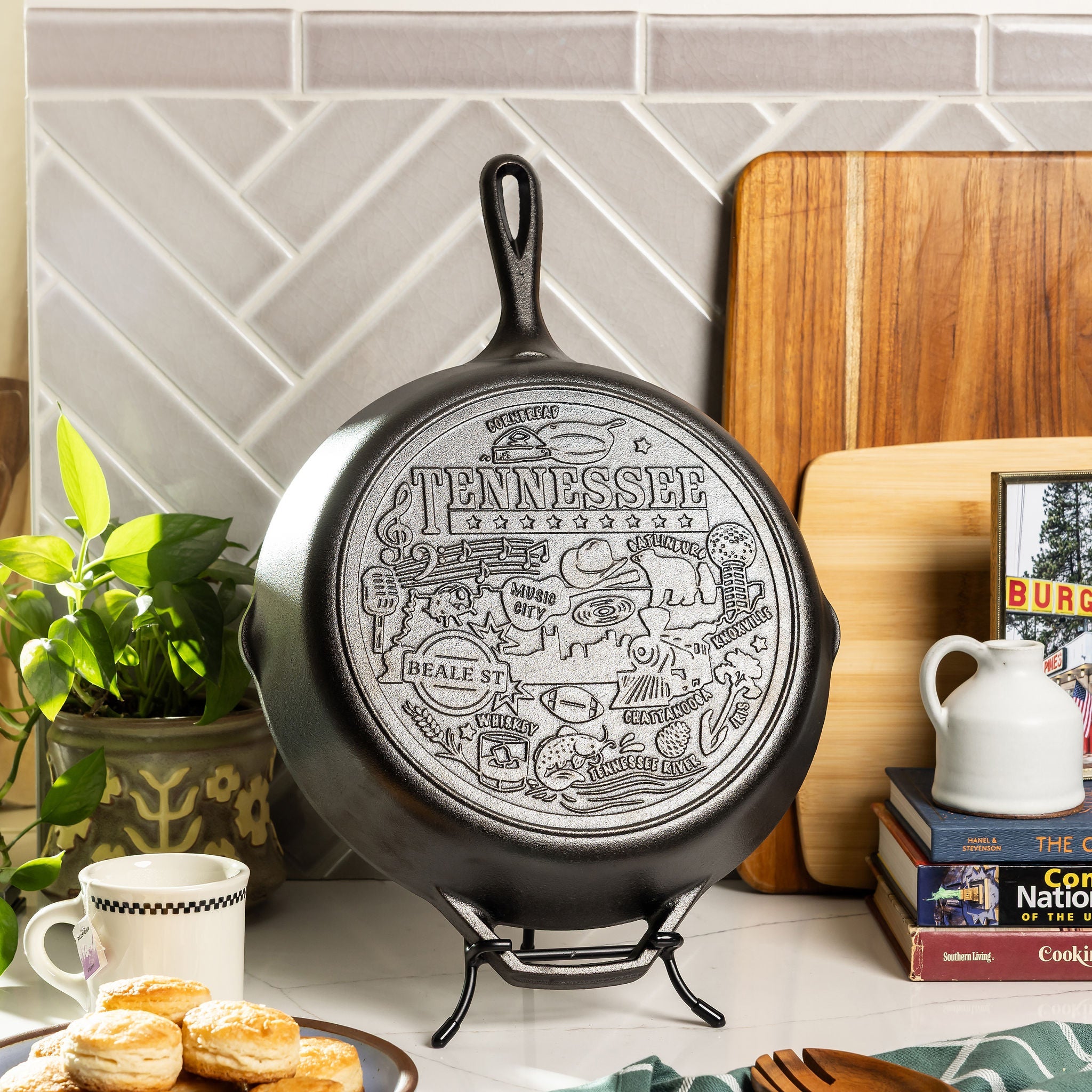 Lodge Heritage American Road Trip: 12 Inch Seasoned Cast Iron Skillet, Tennessee - Image 2