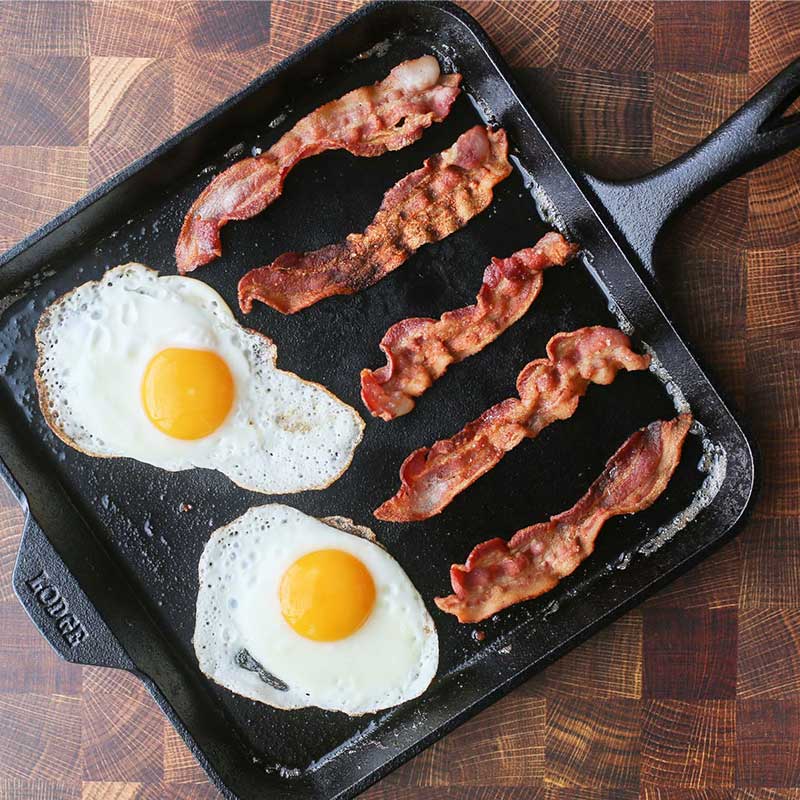 Lodge Heritage 11 Inch Seasoned Cast Iron Square Griddle - Image 3